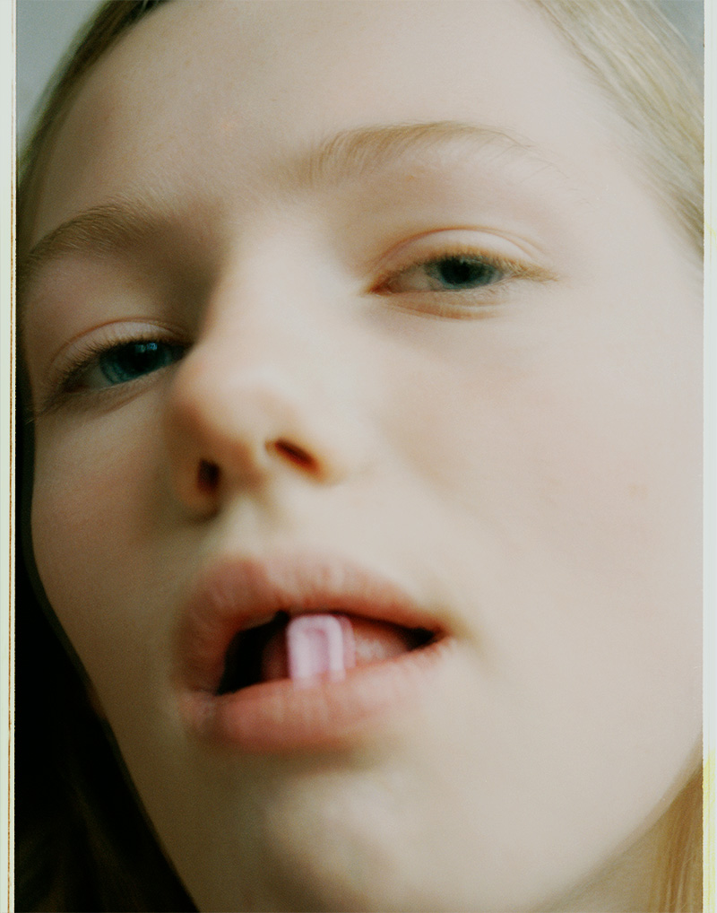 1227MargotHowell009